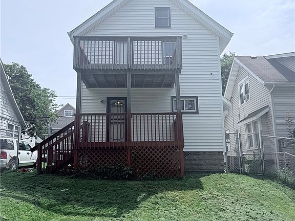 3rd image of 2132 10th St SW