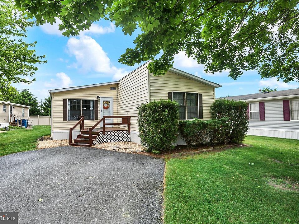 1st image of 10 Meadow Run Pl