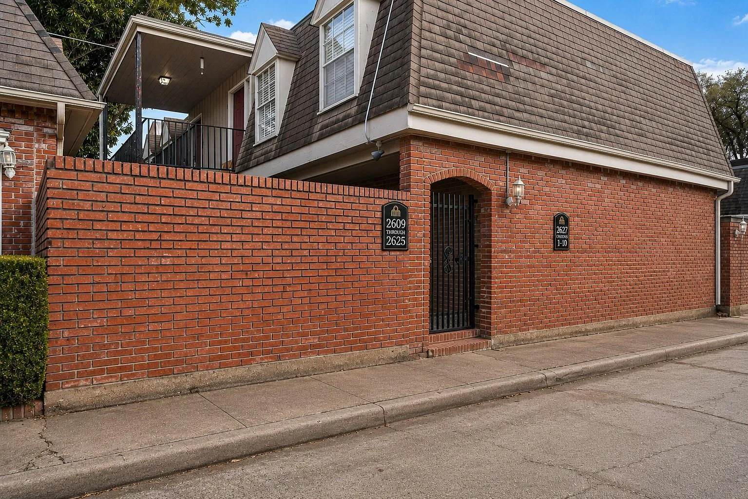 2 bed, 2.0 bath, 1104 sqft, $1,950 — Photo 2