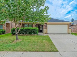 8816 Whirlwind Trl, Aubrey, TX 76227