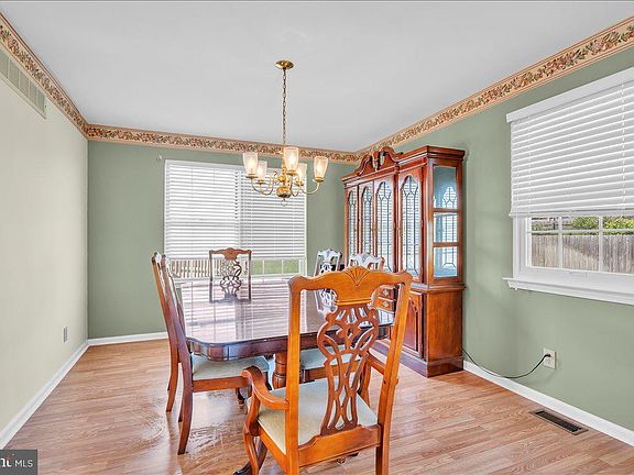 3rd image of 35 Birchly Ct