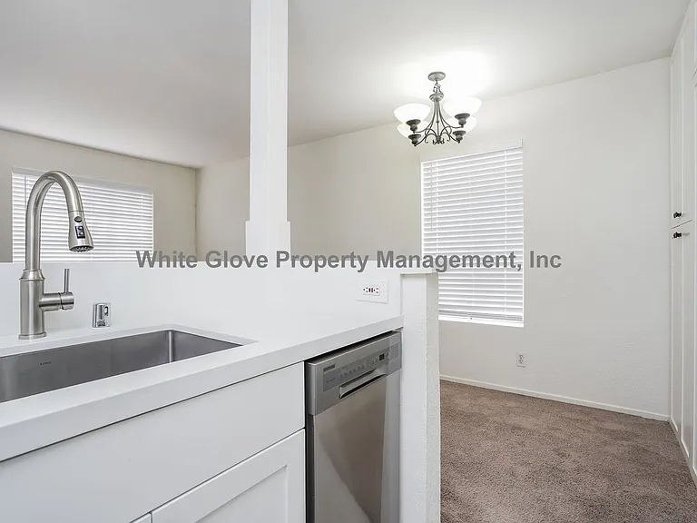 23321 La Crescenta #A — Photo 10