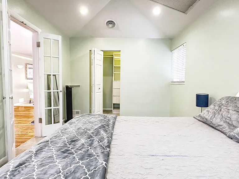 830 Newport St — Photo 2