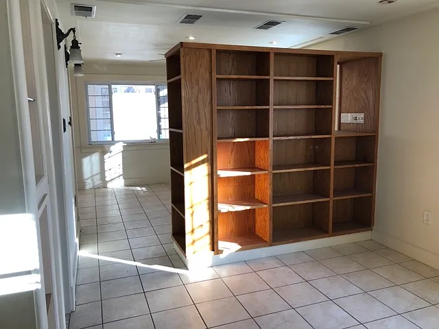 Spectacular 1 Bedroom Casita Near UNM - in Gorgeous, Private Compound — Photo 12
