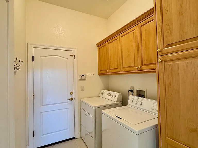 6255 Peacock Way — Photo 20