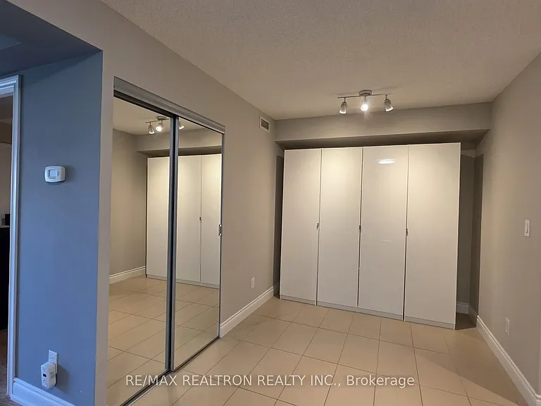 273 S Park Rd #501 — Photo 28