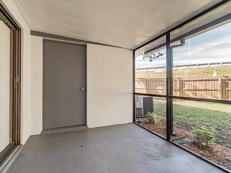 2419 W Stroud Ave #B — Photo 9