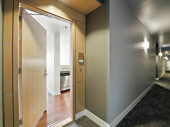 2nd image of 250 King St #1609
