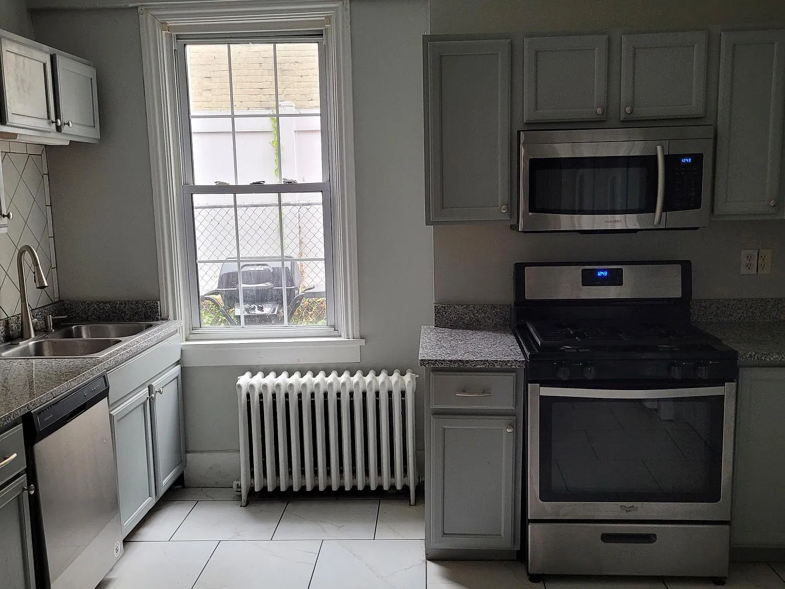 5 bed, 2500 sqft, $3,500 — Photo 3