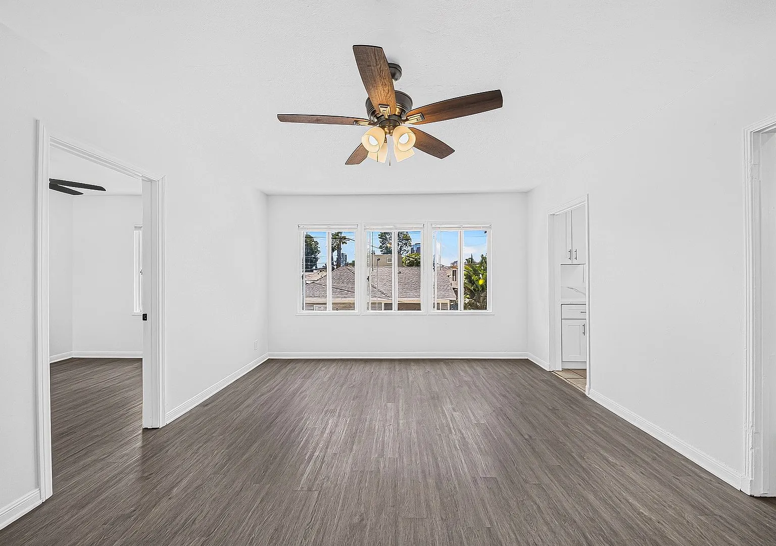 530 W 9th St — Photo 1