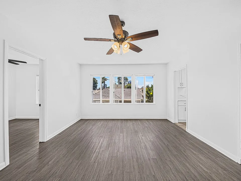 530 W 9th St