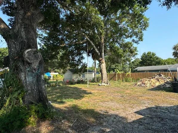 2002 S 35th Street, Fort Pierce, FL 34947