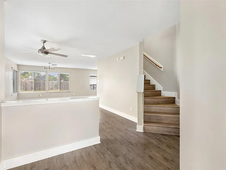 19106 Spruce Bough Ln — Photo 9