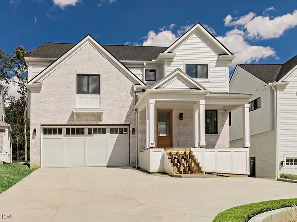 213 S Main St, Chagrin Falls, OH 44022