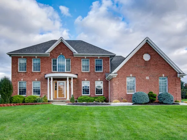 5397 Center Pine Ln, Williamsville, NY 14221