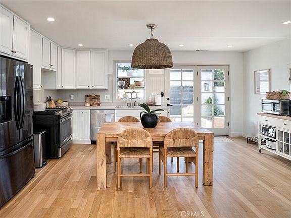 4th image of 527 W Mariposa Ave