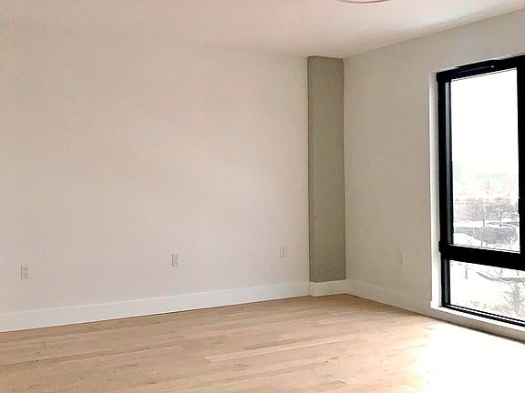 3rd image of 58 W 125th St #1601