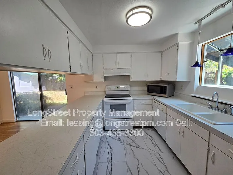 2711 Newton St — Photo 23