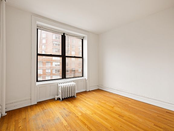 3rd image of 104 W 96th St APT 20
