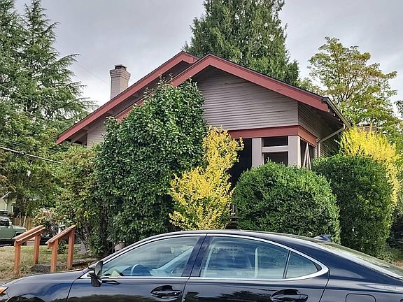 2nd image of 5832 N Kerby Ave