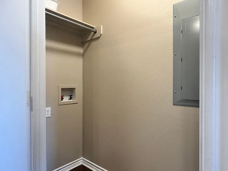 Bellwood Lake Apartments — Photo 12