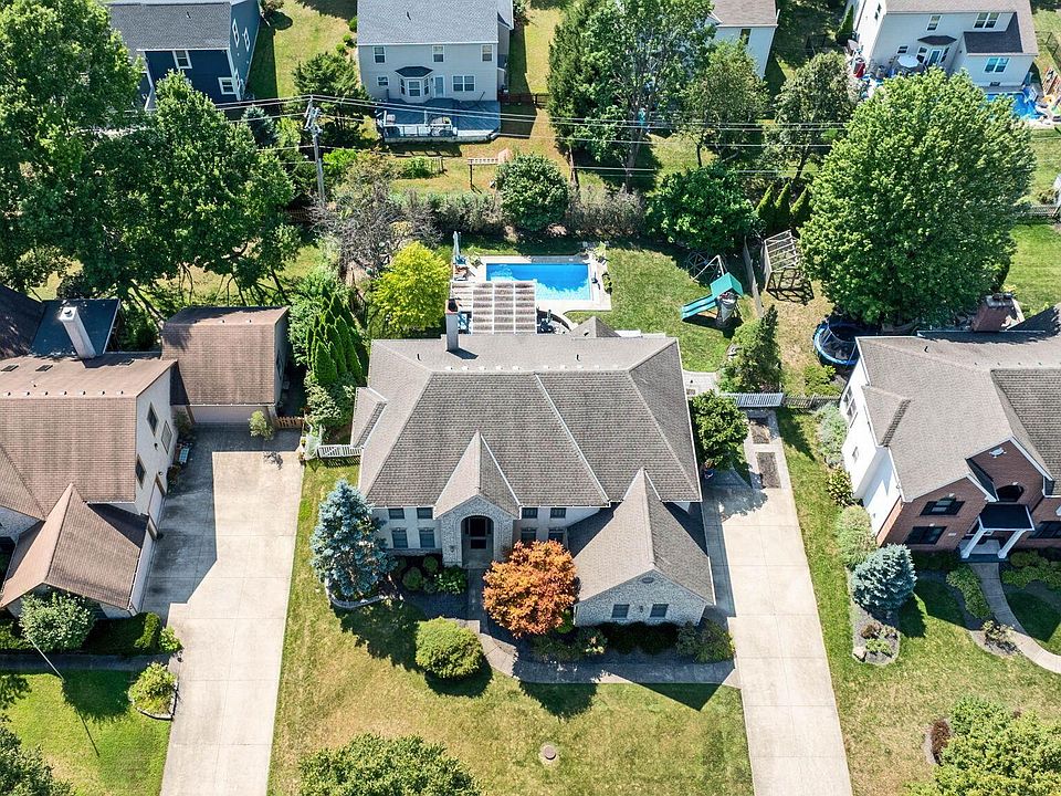 1st image of 341 Windcroft Dr