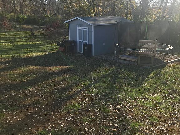 4th image of 251 Chief Ln