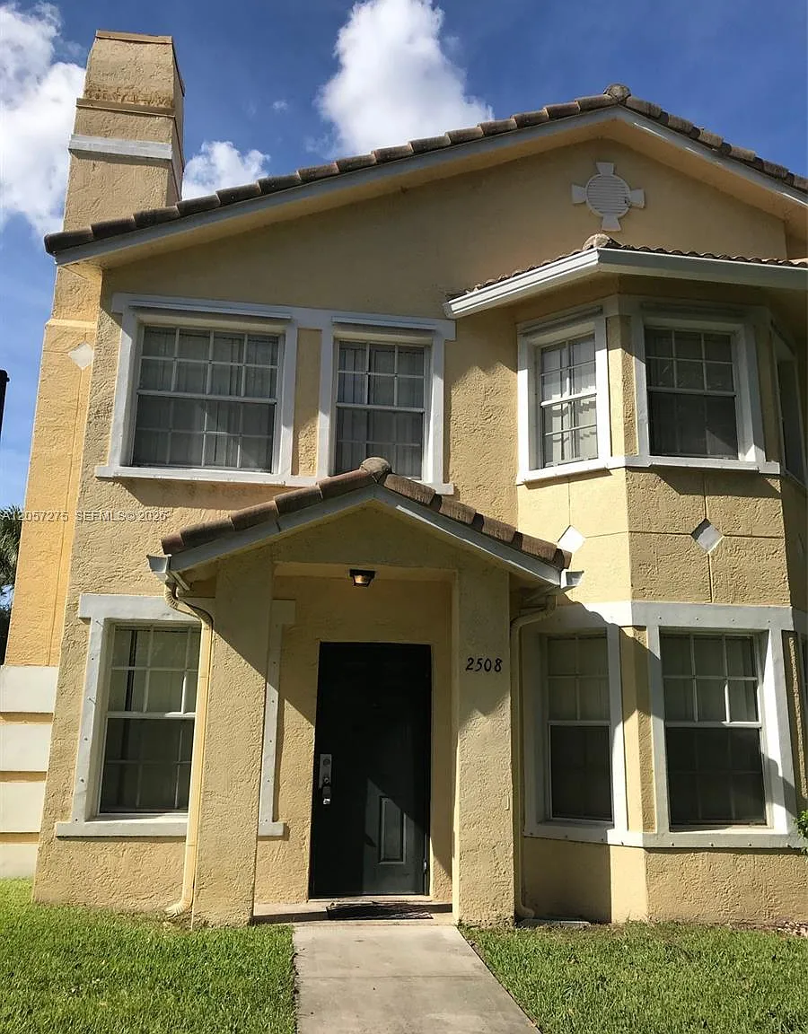 Belmont At North Lauderda — Photo 1