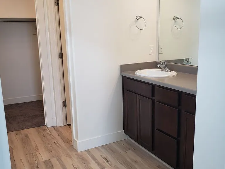 1033 S Vine St — Photo 25