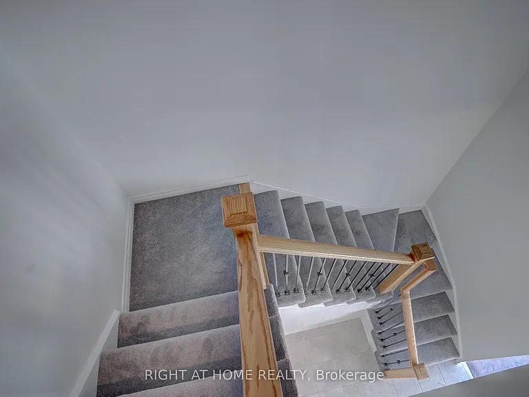 2038 Cameron Lott Cres — Photo 13