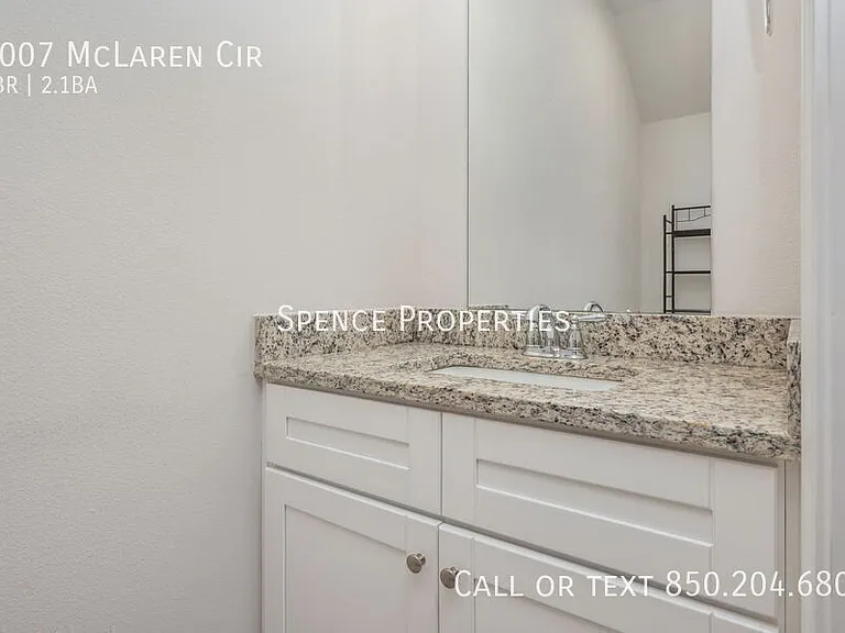 1007 McLaren Cir — Photo 4