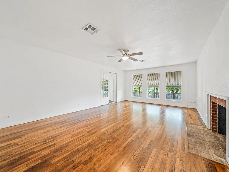 32300 Proctor Ave — Photo 16