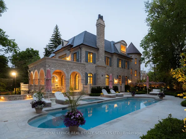 221 Forest Hill Rd, Toronto, ON M5P 2N3