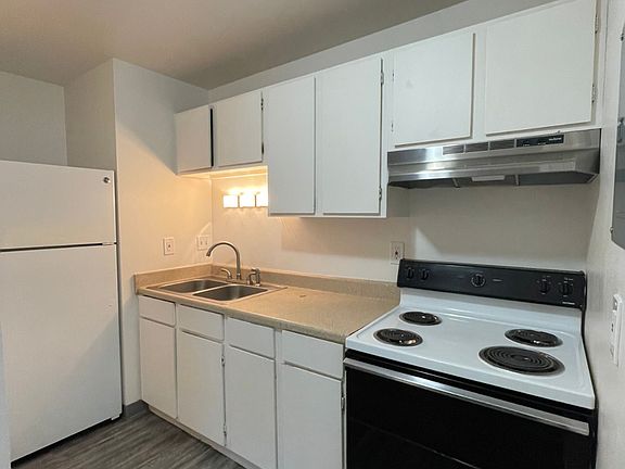 5th image of 3755 E La Salle St #21