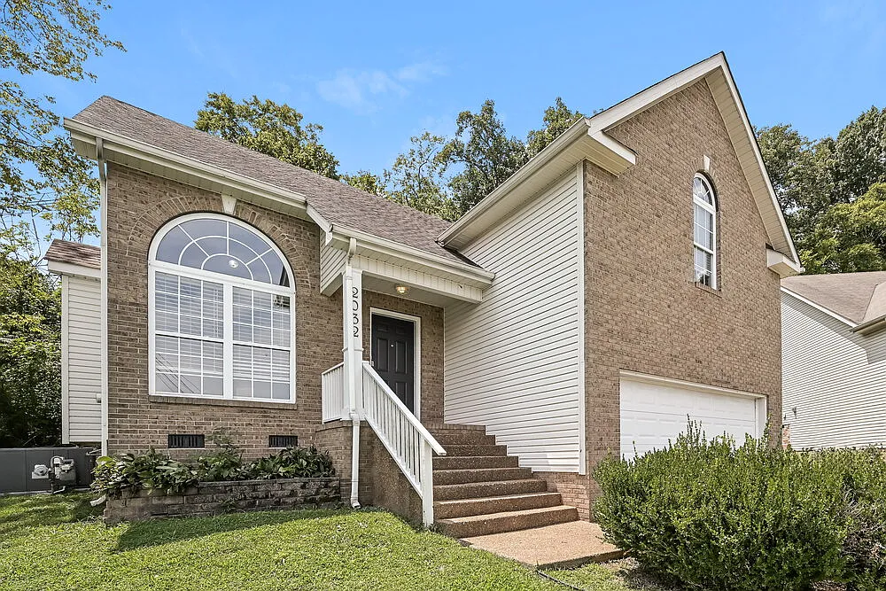 4 bed, 2.5 bath, 2191 sqft, $2,255 — Photo 4