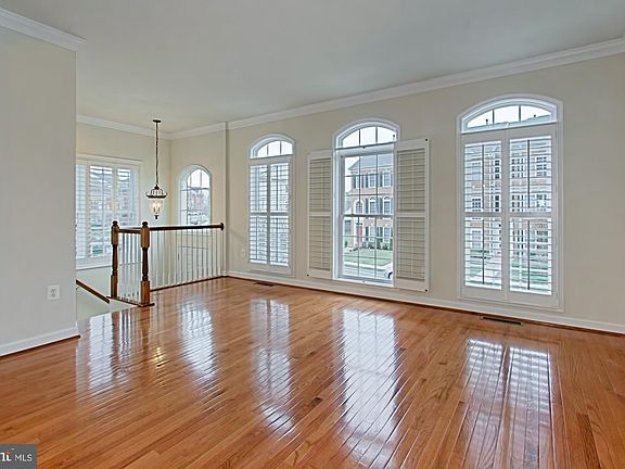 3rd image of 16492 Steerage Cir