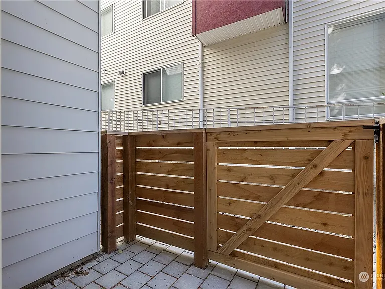 9516 Interlake Ave N — Photo 6