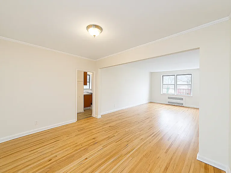 915 E 17th St #202 — Photo 1