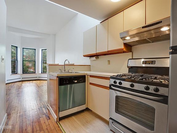 2nd image of 190 Garfield Pl APT 5C