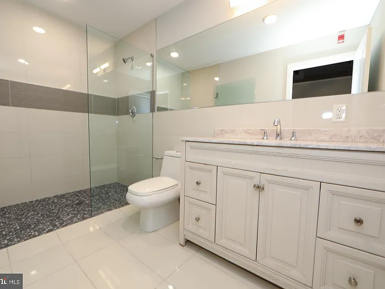1822 E Glenwood Ave #101 — Photo 9