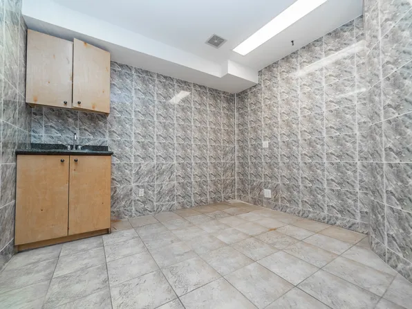 1749 East 16th Street image 11 of 18