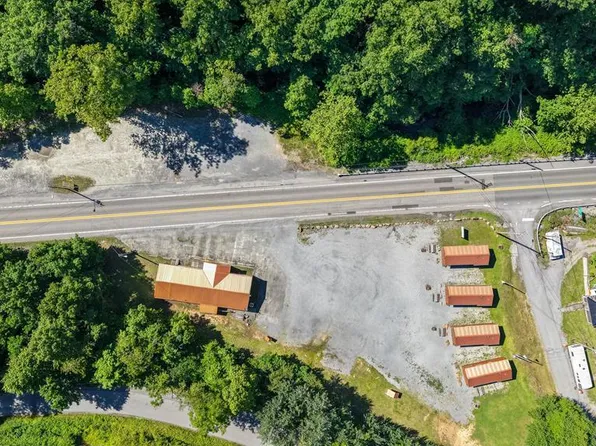 137 Bearhole Rd, Pineville, WV 24874