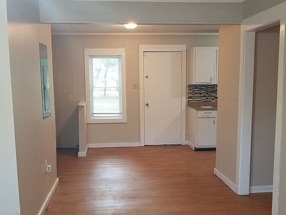 5th image of 733 Woodlawn Dr