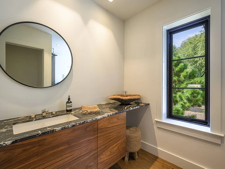 41 Eastway Dr — Photo 19