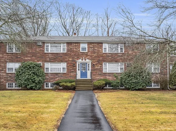 15 Myles Standish Dr Unit 6, Haverhill, MA 01835