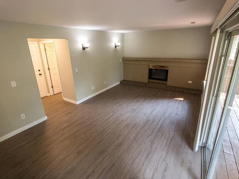 1105 Stoneham St — Photo 26