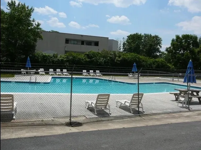 4 Warren Lodge Ct #1C — Photo 3