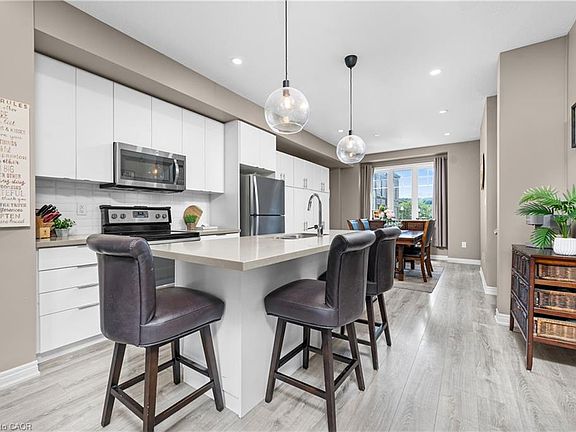 4th image of 78 Esplanade Ln