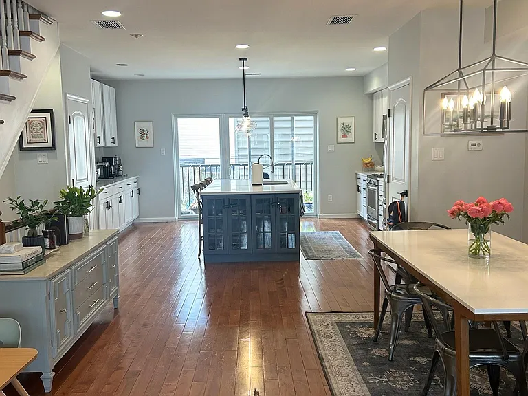 522 Carpenter St — Photo 2