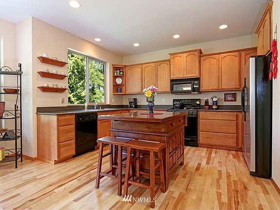 3rd image of 2550 Ariel Court NE